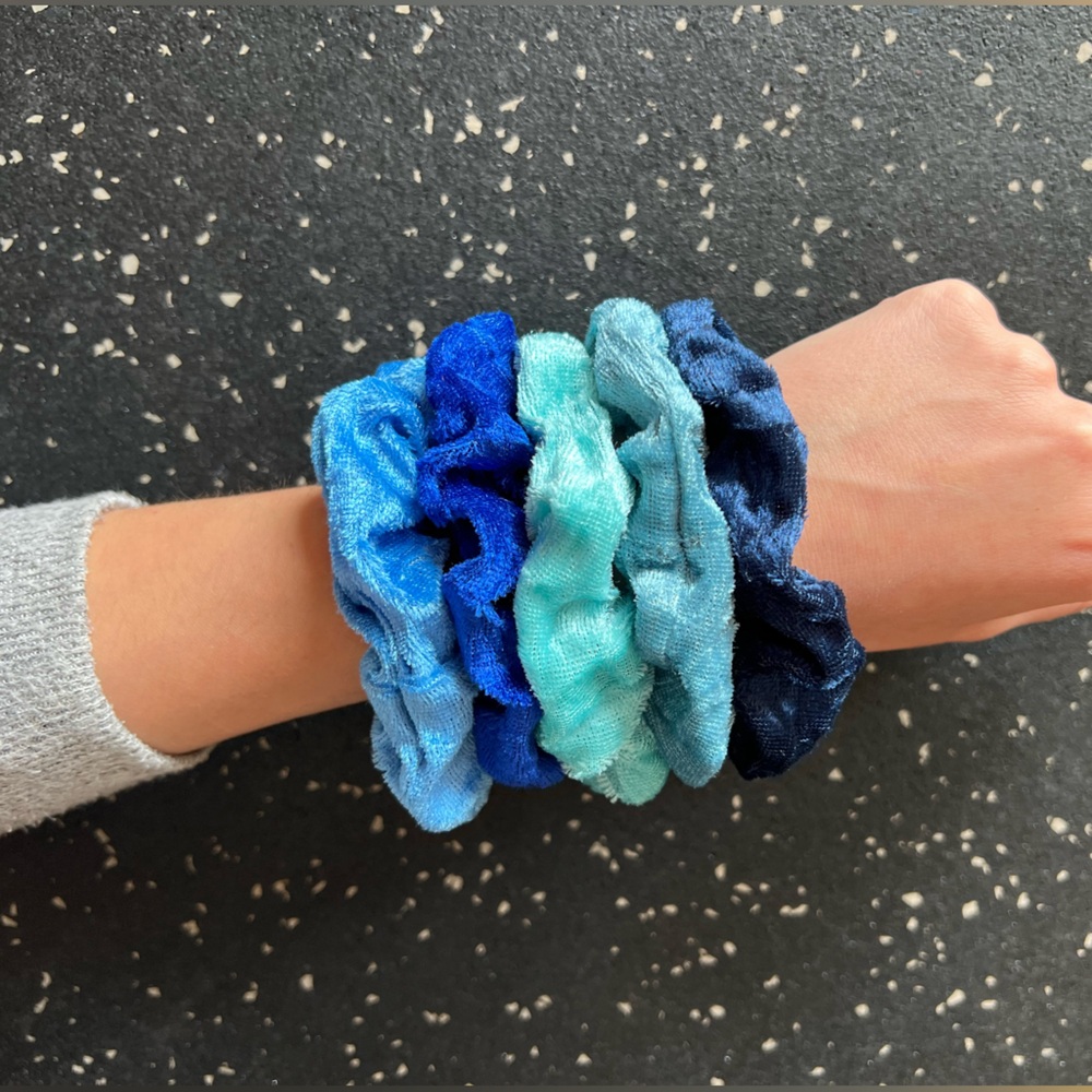 🩵 Velvet Scrunchie Bundle - 5 Blue